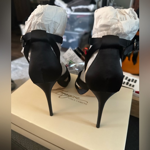 NWT - VINCE CAMUTO BLACK DELUXE SATIN STYLE IM-DAIRREN - Picture 5 of 8